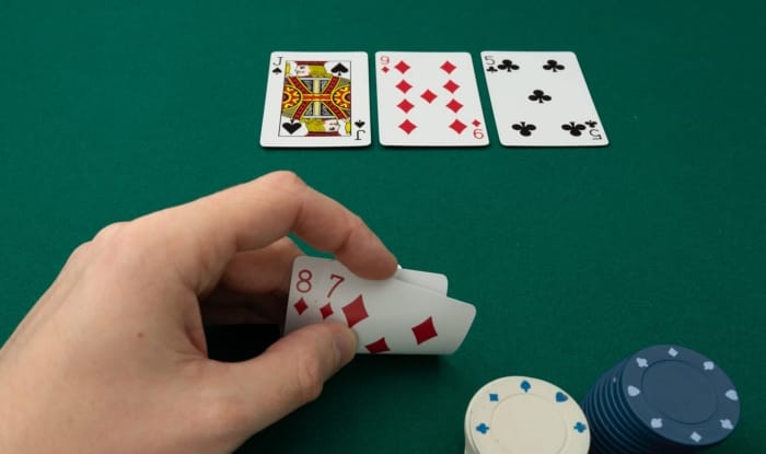 Semi-Bluff เมื่อรอสเตรทหรือไพ่ตอง 1 ใบ